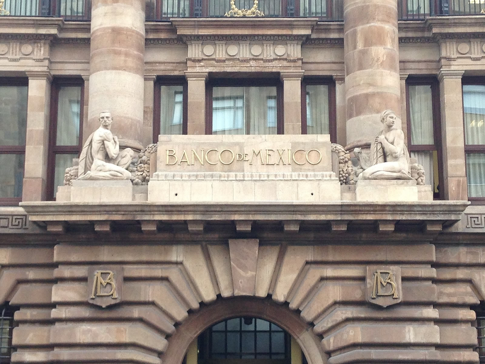 Banxico recorta tasa a 6.50% pese a inflación fuera del objetivo