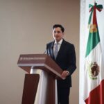 Roberto Velasco reestructura la SRE